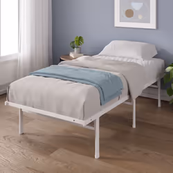 Simplicité moderne et design épuré Découvrez l'élégance minimaliste avec notre cadre de lit en métal. Doté d'une finition bla ...