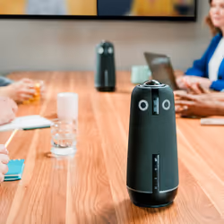 Owl Labs Meeting Owl 4+ – Caméra de visioconférence intelligente 4K, microphone et haut-parleur à 360°, avec des fonctionnalités telles que la focalisation automatique sur la personne qui parle, le zoom intelligent et l'égalisation du bruit - Vue supplémentaire 5