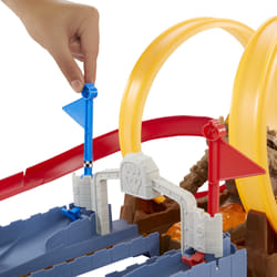 Hot Wheels Mario Kart Coffret Course Chaotique Au Château De Bowser