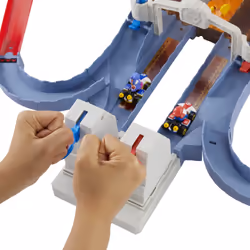 Hot Wheels Mario Kart Coffret Course Chaotique Au Château De Bowser
