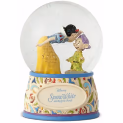 Boule à Neige Blanche Neige et Simplet Résine et Verre Dimensions : Hauteur 17 cm - Diamètre 11 cm Article livré en boite cad ...