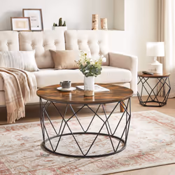 Description générale Ajoutez du charme à votre salon avec cette table basse ronde au design industriel. Ses motifs en forme d ...