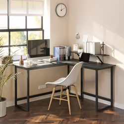 Détails: 1. UN PEU PLUS PRATIQUE : Ce bureau noir et élégant est fabriqué en forme de L et s'adapte à chaque coin de pièce en ...