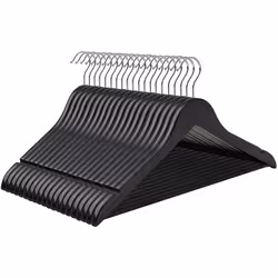 Caractéristiques: Matières : Bois d’érable + crochet chromé Couleur: Noir Dimension du cintre: 44,5 cm (longueur), 23 cm (hau ...