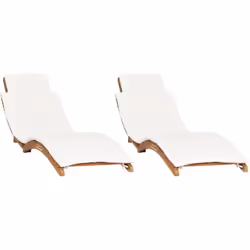 Ces chaises longues en bois, au design ergonomique incurvé et aux dossiers réglables, ajoutent une touche de charme rustique  ...