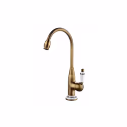 Le mitigeur évier MARPLE allie un design rétro avec une finition en vieux-bronze pour un look intemporel. Caractéristiques :  ...