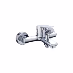 Le mitigeur bain-douche SALVADOR chromé combine un design compact avec un aérateur grand débit. Caractéristiques : Mécanisme ...