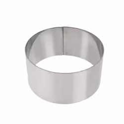 Le cercle en inox de la marque Gobel vous facilite le montage de vos préparations chaudes comme froides pour une découpe nett ...