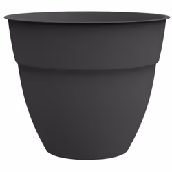 Le pot de fleurs rond en plastique Osaka de la marque française EDA s'impose comme un choix raffiné pour sublimer votre décor ...