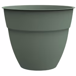 Le pot de fleurs rond en plastique Osaka de la marque française EDA s'impose comme un choix raffiné pour sublimer votre décor ...