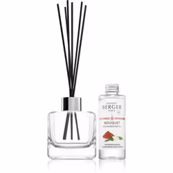 Le diffuseur d’arômes Maison Berger Paris Cube Sandalwood Temptation constitue une agréable façon de parfumer votre intérieur ...