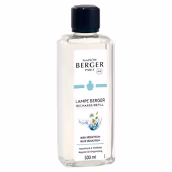 Plongez dans une atmosphère de fraîcheur et d'élégance avec la Recharge lampe Berger Bleu Séduction 500ml. Ce parfum vivifian ...