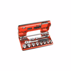 Taille d'entraînement = 3/8" Type de kit = Jeu de douilles et de cliquets Type d'entraînement = Carré Nombre de pièces = 18 T ...