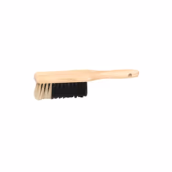 Gamme nature balayette manche court fibres de soies de Chine renforcées noires moustache soies blondes. Avec trou d'accroche, ...