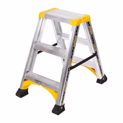 Description générale Le marchepied double accès ALPHA est conçu en aluminium durable, offrant une accessibilité confortable g ...