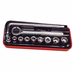 Coffret de douilles + cliquet 11 pièces comprenant : 1 cliquet réversible manche anti-glisse. 1 carré conducteur en 1/4" 9 do ...