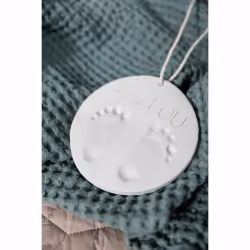 Gardez de magnifiques souvenirs des premiers moments passés avec votre bébé. Le kit empreintes Baby Art My Pure Print vous pe ...