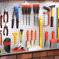 Description générale Panneau perforé en tôle galvanisée d'épaisseur 0,6 mm, idéal pour une utilisation murale. Ce produit est ...