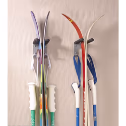 Description générale Le crochet porte skis et bâtons F205G d'ALTUNA est conçu pour un rangement pratique et efficace de vos é ...