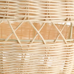 Suspension boule en rotin naturel ajouré et métal Diamètre 26 cm