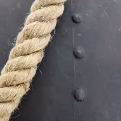 Aubry Gaspard - Suspension en métal antique et corde