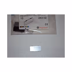 Etiquette OSMOZ insert petit modèle alu sans texte LEGRAND réf 024302 Caractéristiques: Insert A enclipser sur un cadre Peut  ...