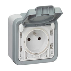LEGRAND Prise de courant + volet de protection IP55 16A