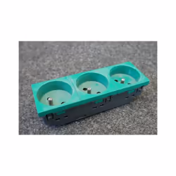 Mécanisme triple prise de courant 3 x 2P+T 16A 230V verte inclinée à 45° standard franco-belge Mosaic LEGRAND Triple prise de ...