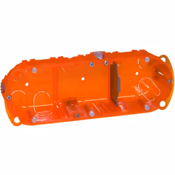 La boîte à encastrer Batibox multimatériaux 3 postes, d'une profondeur de 40 mm, constitue une solution particulièrement poly ...