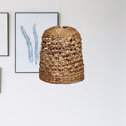 Cette magnifique suspension en bambou marron est propice à un style naturel et zen . Grâce à ses lignes épurées , ce luminair ...