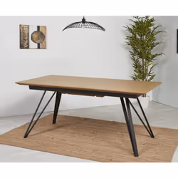 Passez des moments de convivialité en famille autour de cette table à manger extensible décor naturel et métal de la collecti ...