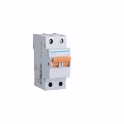 Interrupteur automatique magnétothermique 1P+N avec un courant nominal de 32A. Cet accessoire courbe C a une tension de 230/4 ...