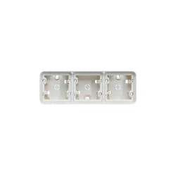 Boite triple horizontale blanche composable pour mécanisme étanche IP55 composable CUBYKO HAGER WNA683B