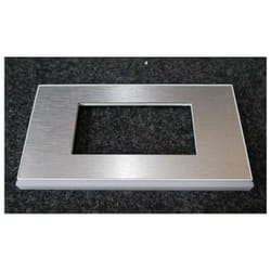 Plaque 1 poste 4 modules placage aluminium entraxe 71mm Gallery Hager