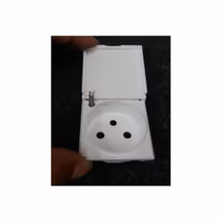 Enjoliveur à clapet blanc pure 1 poste 2 modules pour prise de courant 2P+T série Gallery HAGER Enjoliveur prise de courant 2 ...