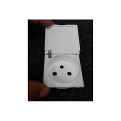 Hager - Enjoliveur à clapet blanc pure 1 poste 2 modules pour prise de courant 2P+T série Gallery