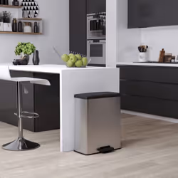 La gamme de poubelles Deco de la marque Curver est un rêve de design ! La poubelle à pédale Deco de la marque Curver argentée ...