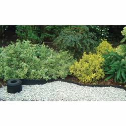Bordure de gazon flexible pour une délimitation des espaces dans le jardin. Elle est facile à mettre en place et ne s’altère  ...