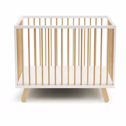 Le joli parc bébé en bois PIRATE 80 x 100 cm Avec ses petits pieds rigolos, le parc bébé en bois PIRATE présente un design vr ...