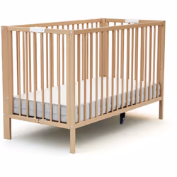 Le lit bébé pliant 60 x 120 cm ESSENTIEL en bois de AT4 Ce lit pliant en bois pour bébé est parfait pour un gain de place che ...