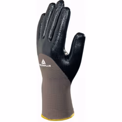Découvrez le GANT DELTA PLUS TRICOT POLYAMIDE avec enduction nitrile sur la paume, les doigts et le mi-dos, idéal pour une pr ...