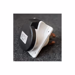 Prise socle industrielle coudée 3P+T 16 A 480-500V connexion rapide IP44 PratiKa Schneider PKY16F444 PratiKa - prise industri ...