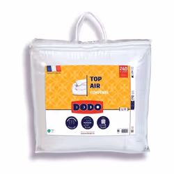 Cette couette tempérée de la gamme DODO VOLPT'AIR mesure 220 x 240 cm, une taille idéale pour un lit double. Son enveloppe es ...