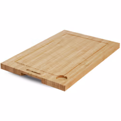 Planche à découper LE MARQUIER 40*26 En bambou. Avec petit canal intégré pour l'écoulement du jus. Idéal pour préparer ses al ...