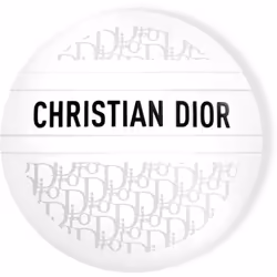 Aussi couture que pratique, le format compact et rehaussé du décor « Logomania » de Dior Le Baume lui permet d’être identifié ...