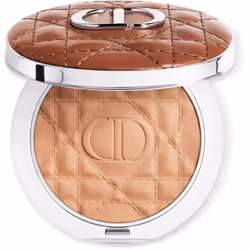 L'été sur votre peau, en un seul geste : Dior Forever Nude Bronze rehausse le teint d'un effet hâlé naturellement lumineux ou ...
