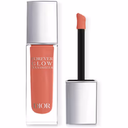 L'highlighter liquide Dior qui habille le teint d’une lumière et d’un éclat spectaculaires, instantanément et pour toute la j ...