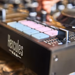 Hercules Inpulse 500 Graveur DVS (Digital Vinyl System) Noir - Vue supplémentaire 6
