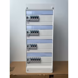 Description générale Nouveau coffret électrique équipé conforme à la norme NF C 15-100, prêt à poser pour un logement de type ...