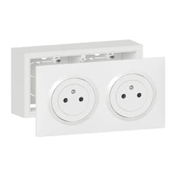 Legrand - Kit double prise 2P+T Surface Dooxie 16A précâblées avec cadre saillie - Blanc